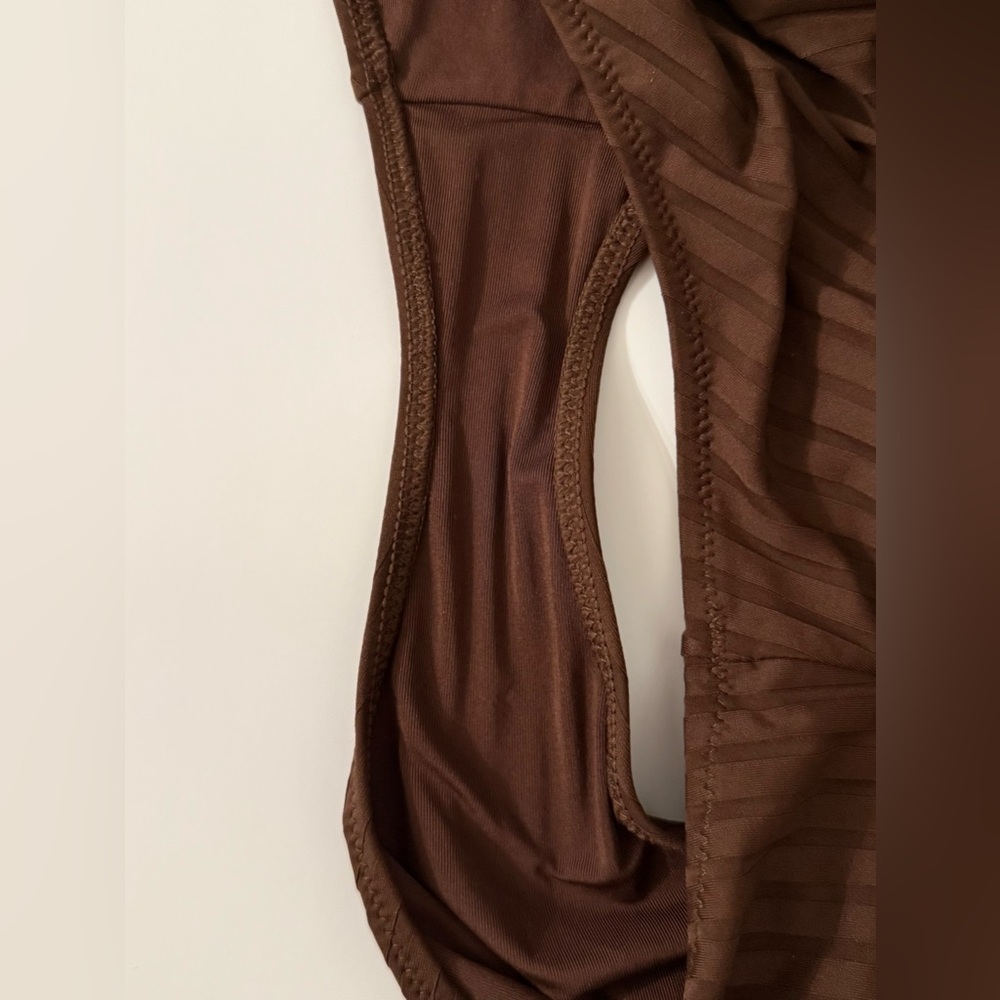 Aerie Wide Rib Cut Out One Shoulder Ring One Piece Swimsuit Brown Medium - Picture 12 of 13